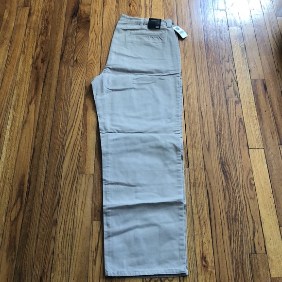 Gap Classic Fit Khakis - Picture 2 of 4